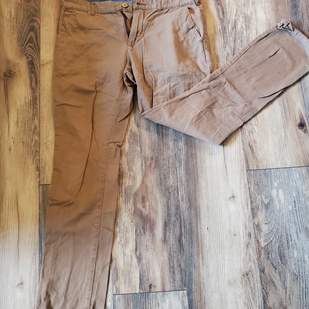 Men’s khaki jeans